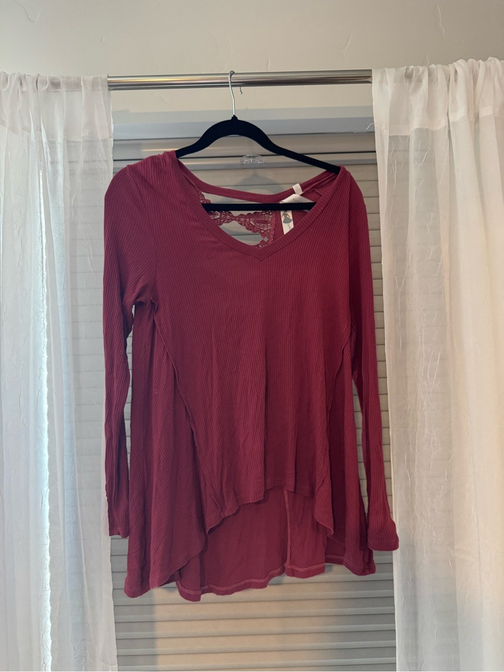 Ribbed V-Neck Long-Sleeve Top with Lace Back in Wine